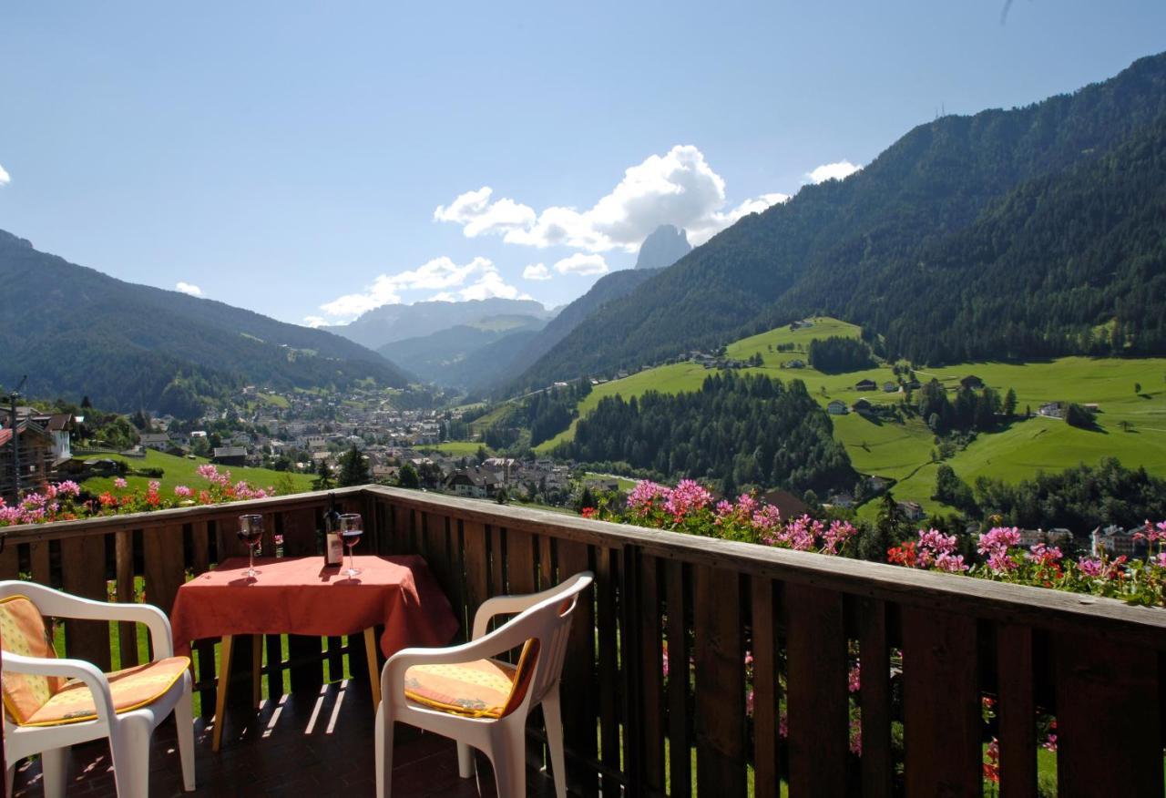 Dolomitenblick Urtijëi Buitenkant foto