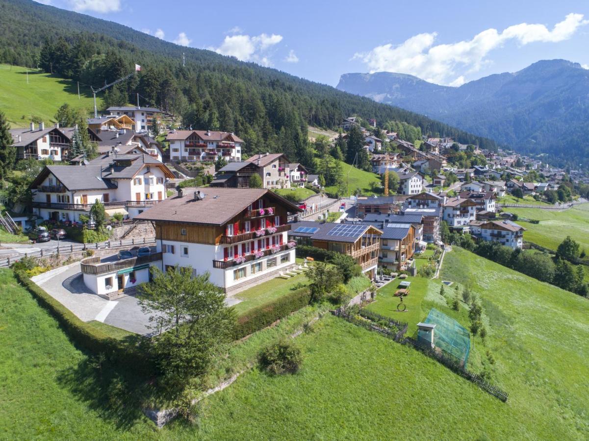 Dolomitenblick Urtijëi Buitenkant foto